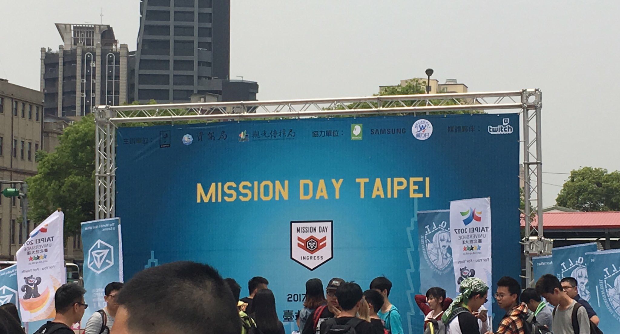 Image in a image block